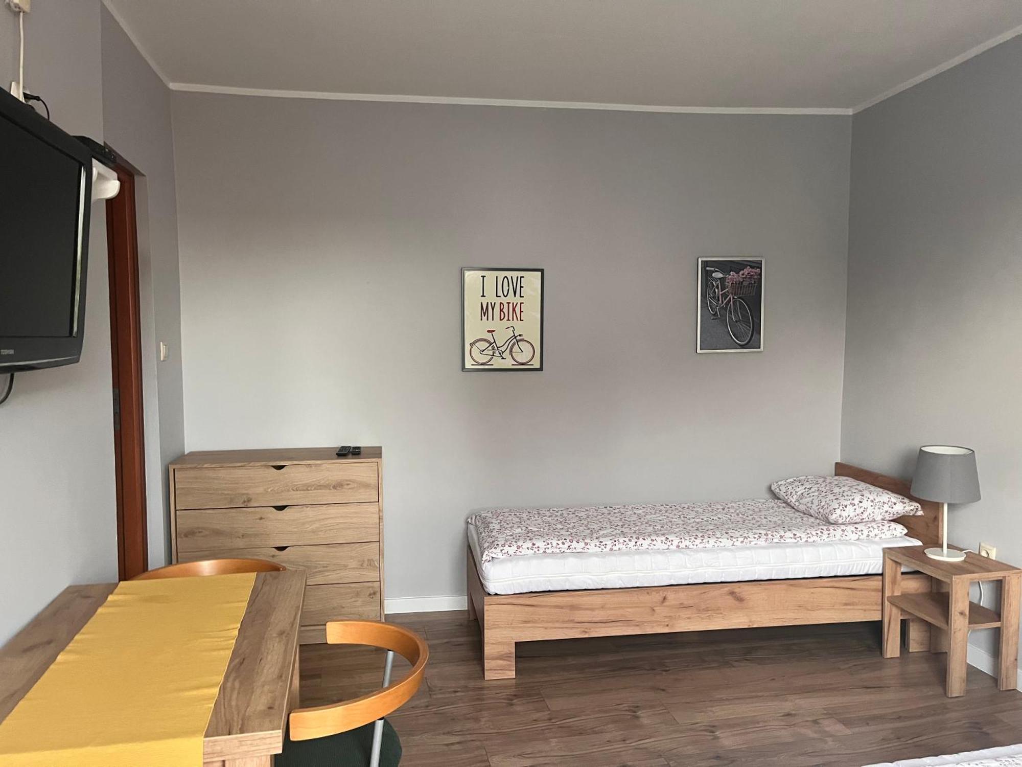 Pokoje Goscinne Halina Łeba Esterno foto